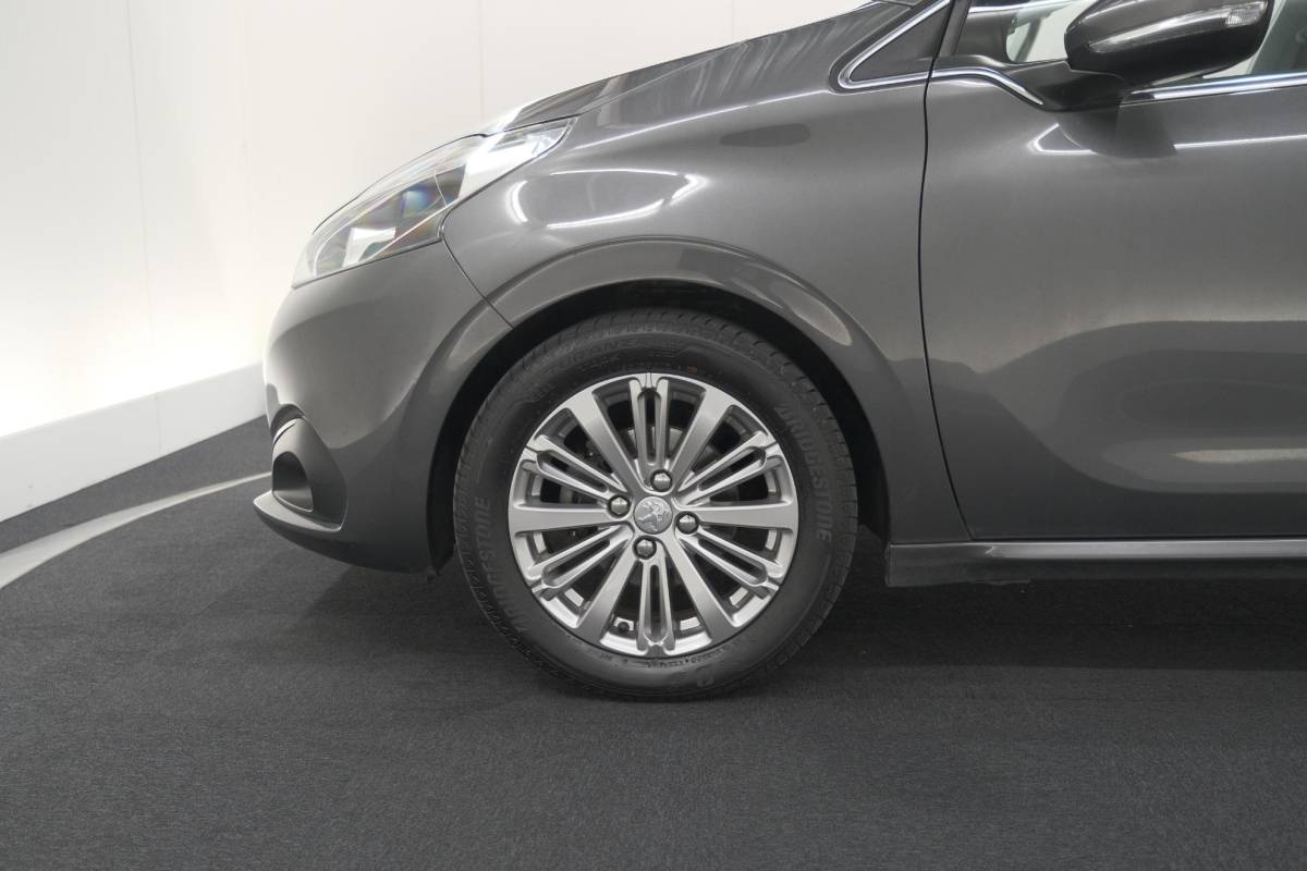 Peugeot 208 Peugeot 208 PureTech 82 Blue Lease Allure | Parkeersensoren | Climate Control | Apple Carplay | 16 Inch Lichtmetalen Velgen