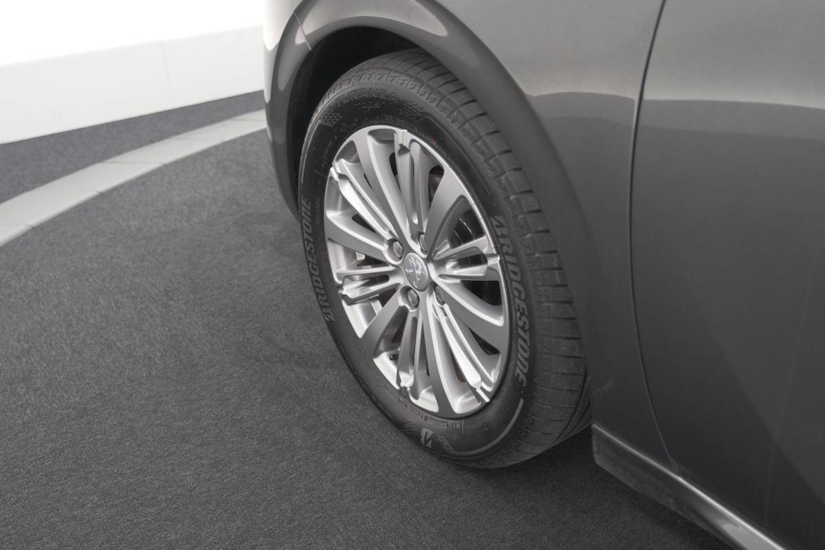 Peugeot 208 Peugeot 208 PureTech 82 Blue Lease Allure | Parkeersensoren | Climate Control | Apple Carplay | 16 Inch Lichtmetalen Velgen