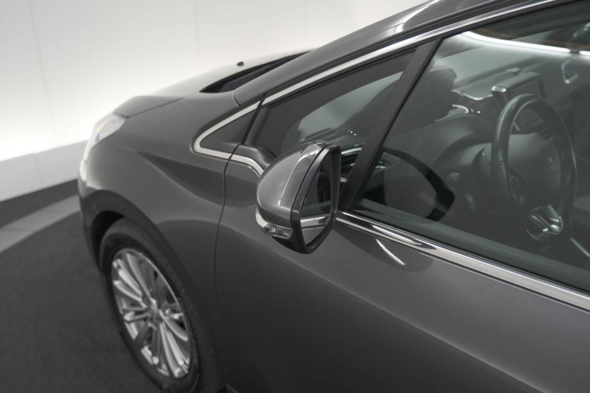Peugeot 208 Peugeot 208 PureTech 82 Blue Lease Allure | Parkeersensoren | Climate Control | Apple Carplay | 16 Inch Lichtmetalen Velgen