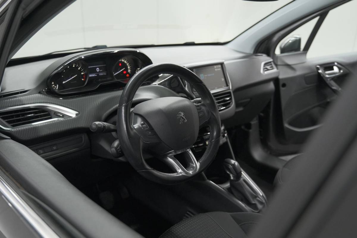 Peugeot 208 Peugeot 208 PureTech 82 Blue Lease Allure | Parkeersensoren | Climate Control | Apple Carplay | 16 Inch Lichtmetalen Velgen