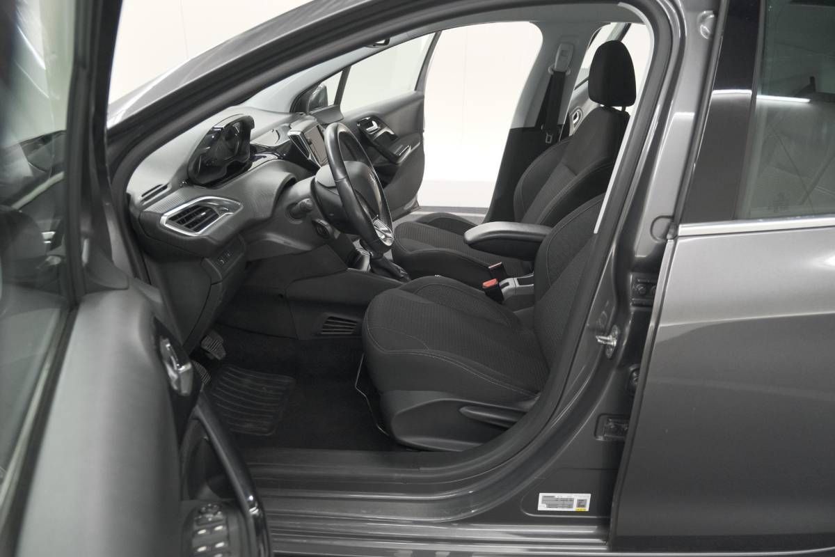 Peugeot 208 Peugeot 208 PureTech 82 Blue Lease Allure | Parkeersensoren | Climate Control | Apple Carplay | 16 Inch Lichtmetalen Velgen