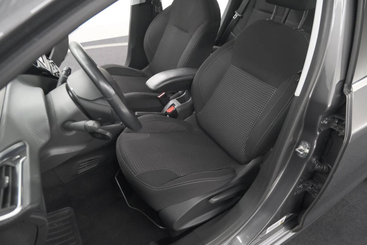 Peugeot 208 Peugeot 208 PureTech 82 Blue Lease Allure | Parkeersensoren | Climate Control | Apple Carplay | 16 Inch Lichtmetalen Velgen