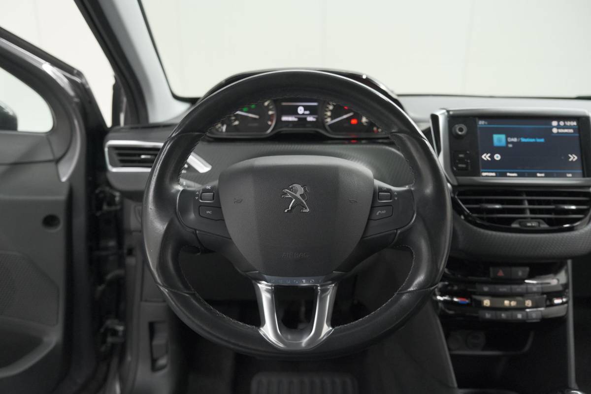 Peugeot 208 Peugeot 208 PureTech 82 Blue Lease Allure | Parkeersensoren | Climate Control | Apple Carplay | 16 Inch Lichtmetalen Velgen