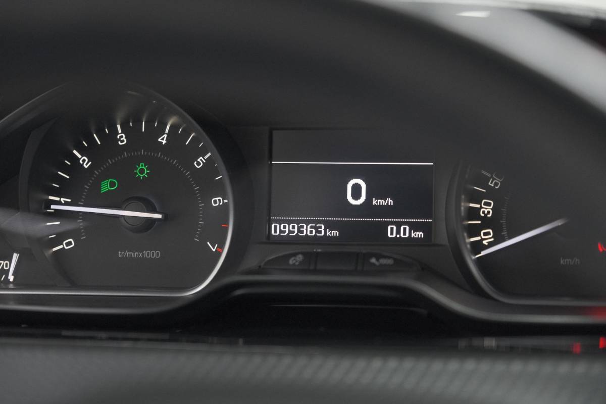 Peugeot 208 Peugeot 208 PureTech 82 Blue Lease Allure | Parkeersensoren | Climate Control | Apple Carplay | 16 Inch Lichtmetalen Velgen