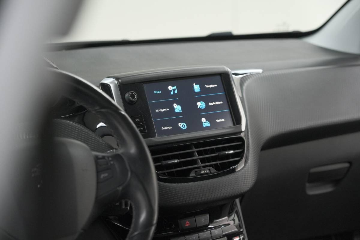 Peugeot 208 Peugeot 208 PureTech 82 Blue Lease Allure | Parkeersensoren | Climate Control | Apple Carplay | 16 Inch Lichtmetalen Velgen