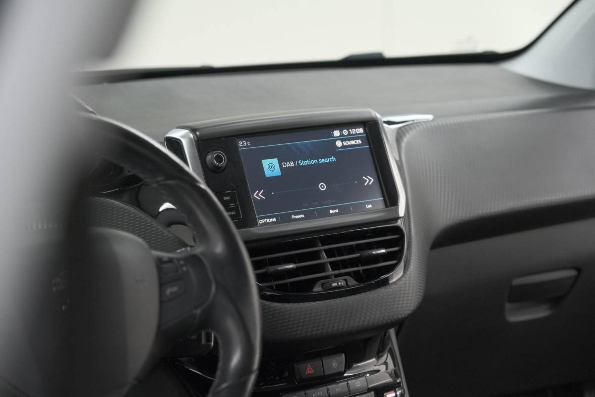 Peugeot 208 Peugeot 208 PureTech 82 Blue Lease Allure | Parkeersensoren | Climate Control | Apple Carplay | 16 Inch Lichtmetalen Velgen