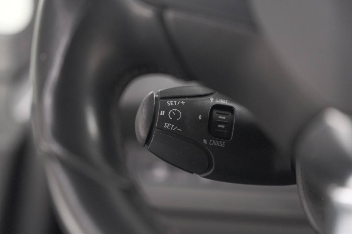 Peugeot 208 Peugeot 208 PureTech 82 Blue Lease Allure | Parkeersensoren | Climate Control | Apple Carplay | 16 Inch Lichtmetalen Velgen
