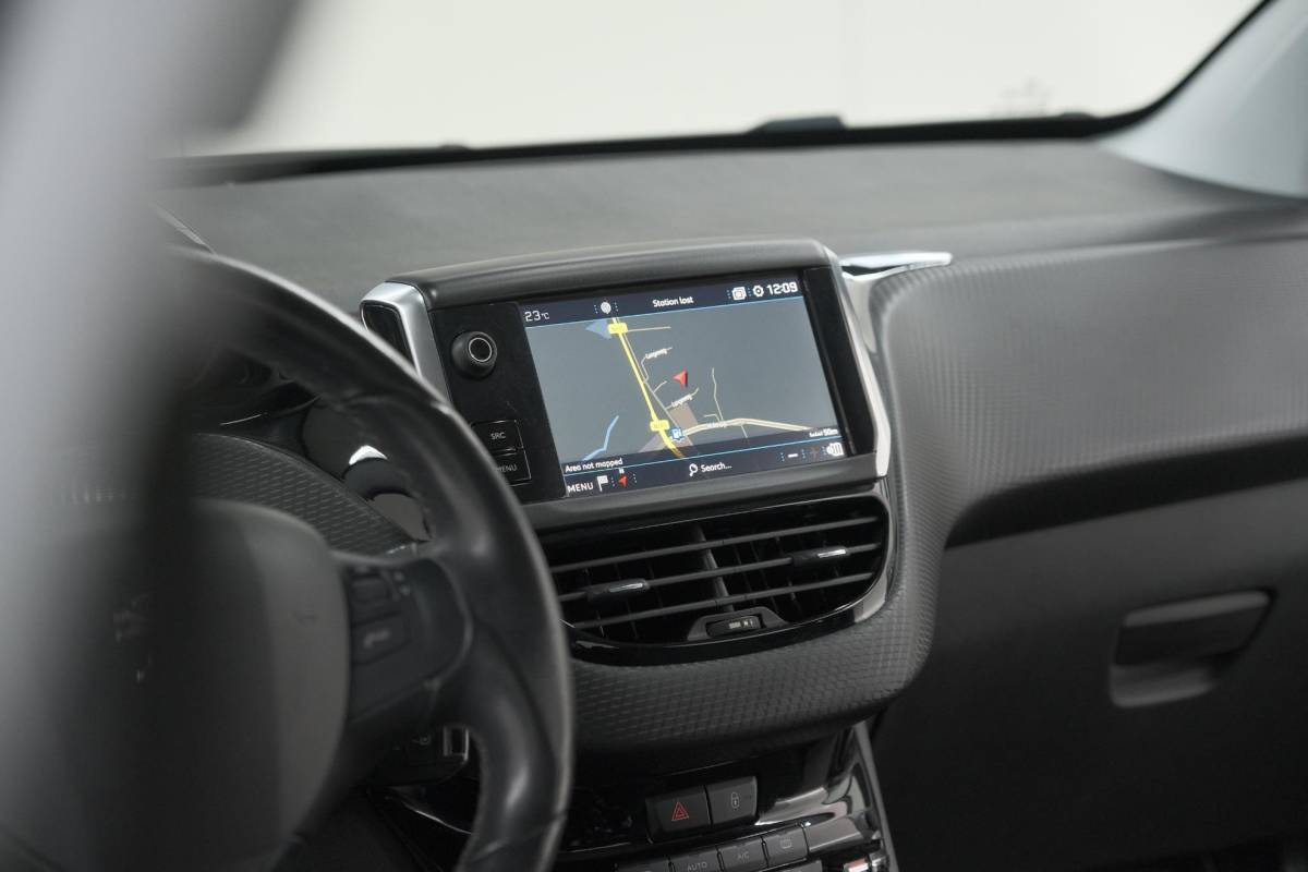 Peugeot 208 Peugeot 208 PureTech 82 Blue Lease Allure | Parkeersensoren | Climate Control | Apple Carplay | 16 Inch Lichtmetalen Velgen