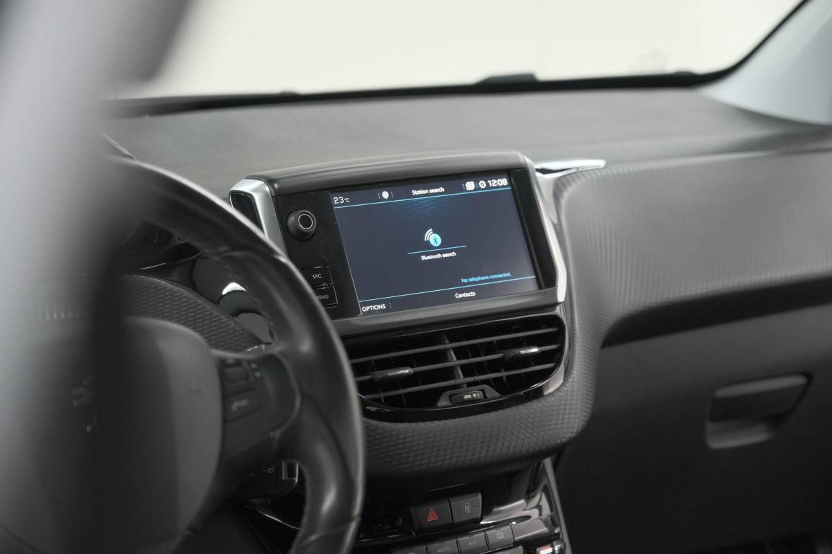 Peugeot 208 Peugeot 208 PureTech 82 Blue Lease Allure | Parkeersensoren | Climate Control | Apple Carplay | 16 Inch Lichtmetalen Velgen