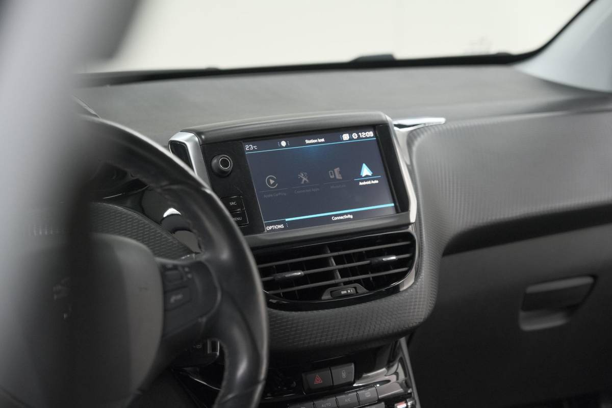 Peugeot 208 Peugeot 208 PureTech 82 Blue Lease Allure | Parkeersensoren | Climate Control | Apple Carplay | 16 Inch Lichtmetalen Velgen