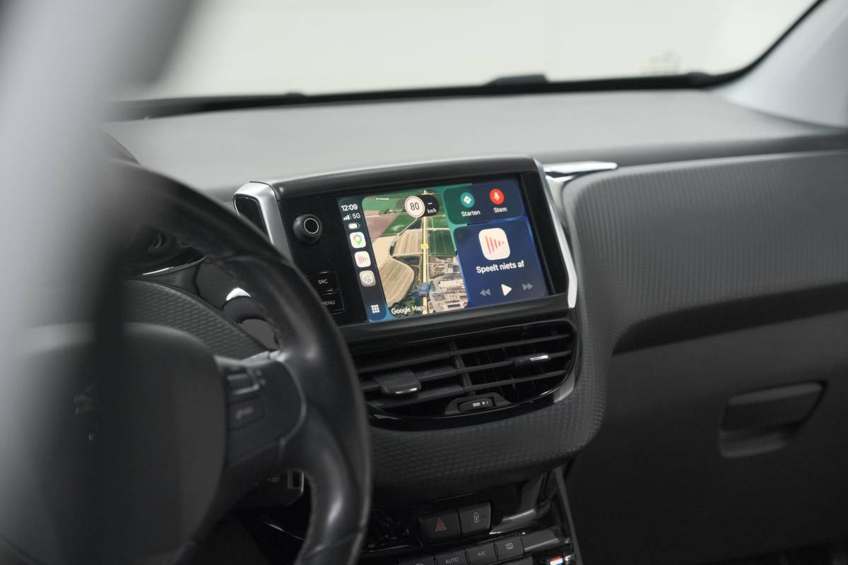 Peugeot 208 Peugeot 208 PureTech 82 Blue Lease Allure | Parkeersensoren | Climate Control | Apple Carplay | 16 Inch Lichtmetalen Velgen
