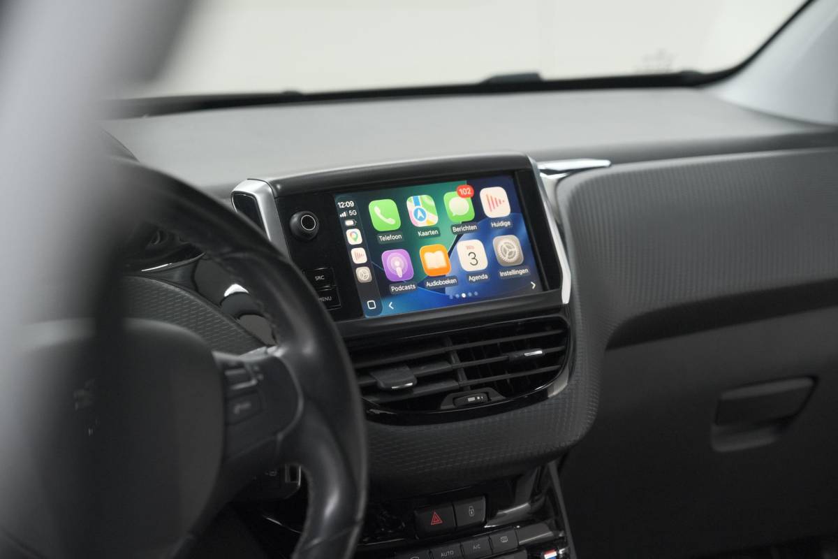 Peugeot 208 Peugeot 208 PureTech 82 Blue Lease Allure | Parkeersensoren | Climate Control | Apple Carplay | 16 Inch Lichtmetalen Velgen