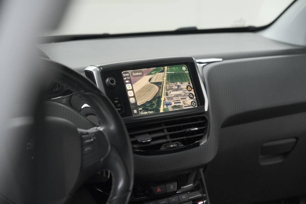 Peugeot 208 Peugeot 208 PureTech 82 Blue Lease Allure | Parkeersensoren | Climate Control | Apple Carplay | 16 Inch Lichtmetalen Velgen