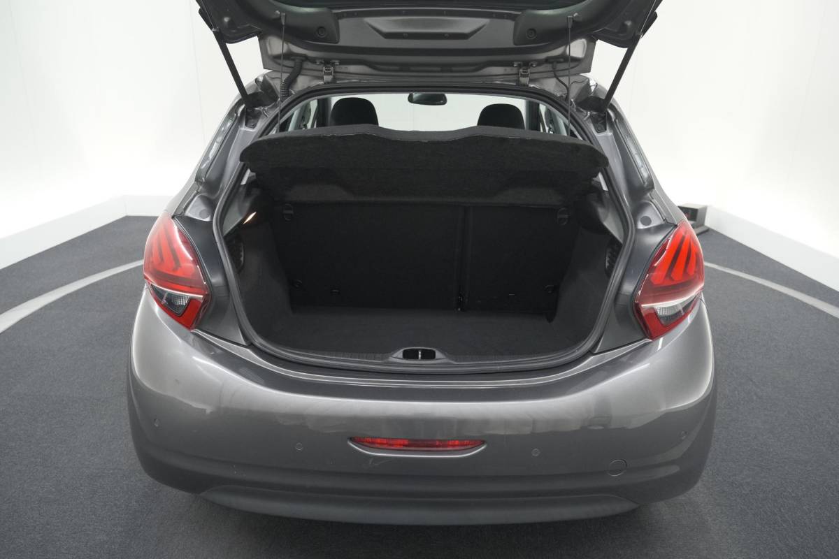 Peugeot 208 Peugeot 208 PureTech 82 Blue Lease Allure | Parkeersensoren | Climate Control | Apple Carplay | 16 Inch Lichtmetalen Velgen