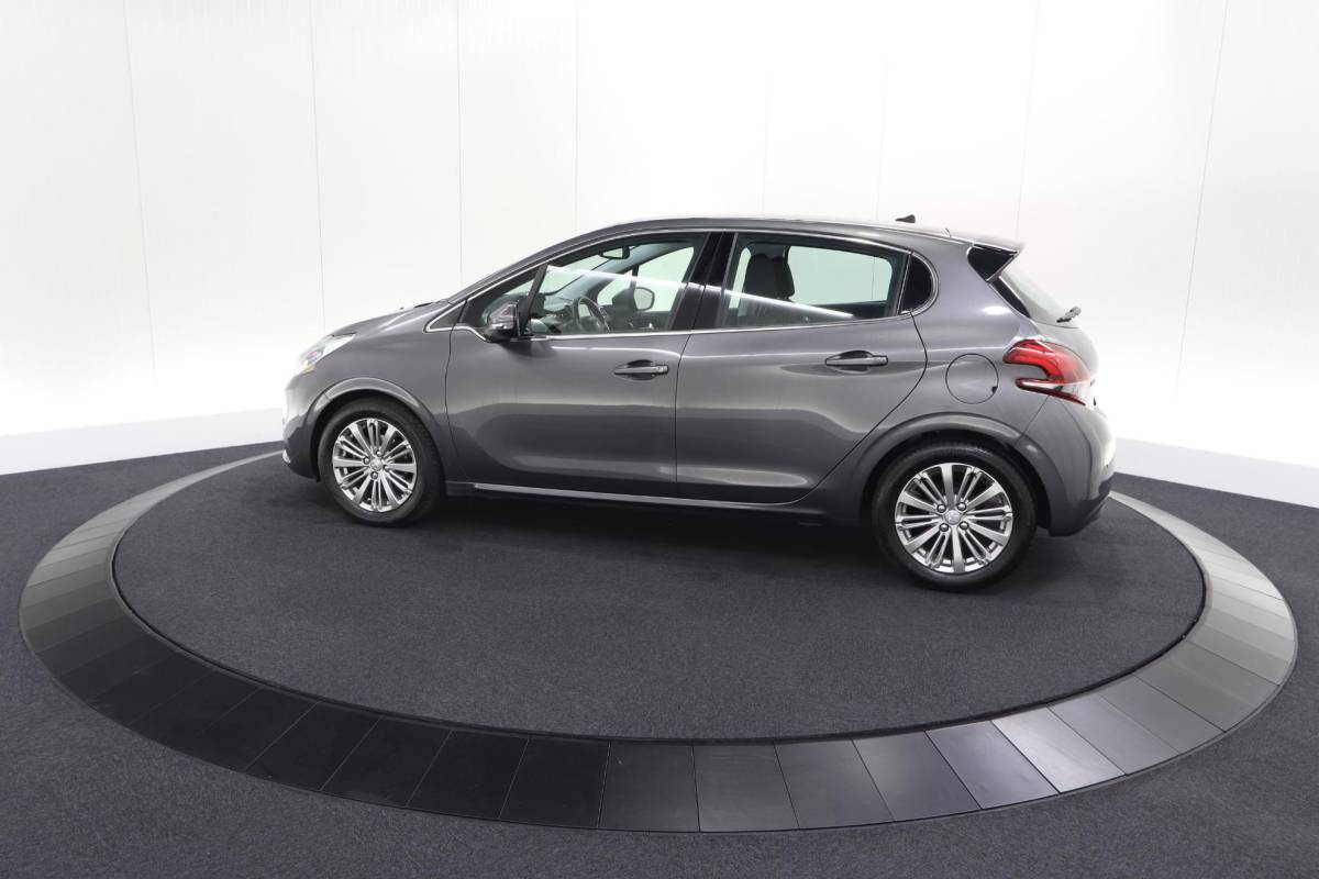 Peugeot 208 Peugeot 208 PureTech 82 Blue Lease Allure | Parkeersensoren | Climate Control | Apple Carplay | 16 Inch Lichtmetalen Velgen