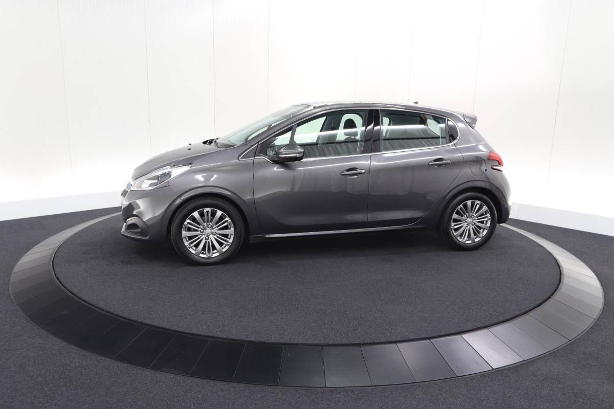 Peugeot 208 Peugeot 208 PureTech 82 Blue Lease Allure | Parkeersensoren | Climate Control | Apple Carplay | 16 Inch Lichtmetalen Velgen