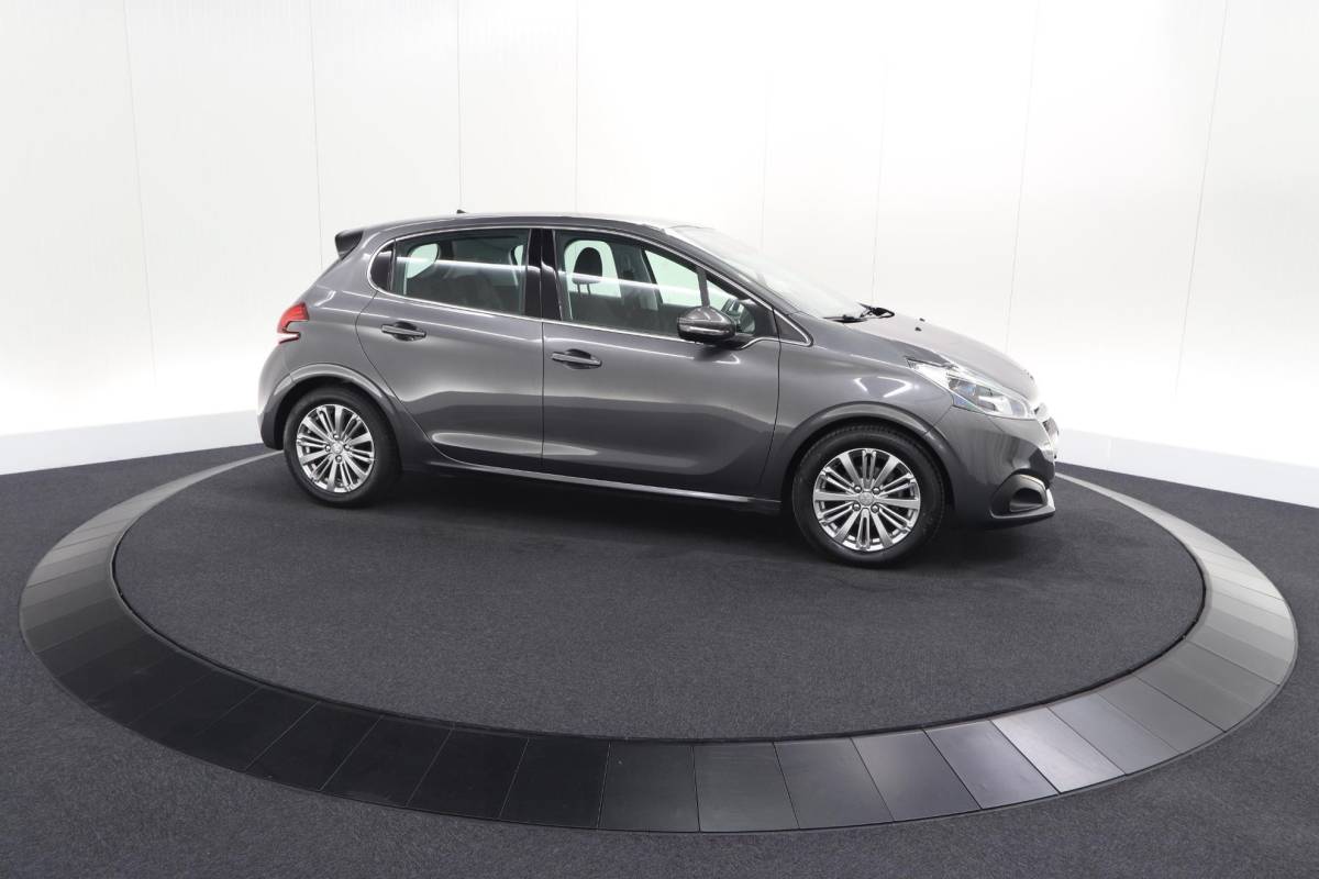 Peugeot 208 Peugeot 208 PureTech 82 Blue Lease Allure | Parkeersensoren | Climate Control | Apple Carplay | 16 Inch Lichtmetalen Velgen