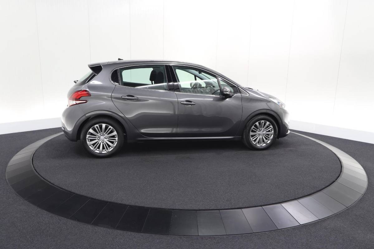Peugeot 208 Peugeot 208 PureTech 82 Blue Lease Allure | Parkeersensoren | Climate Control | Apple Carplay | 16 Inch Lichtmetalen Velgen