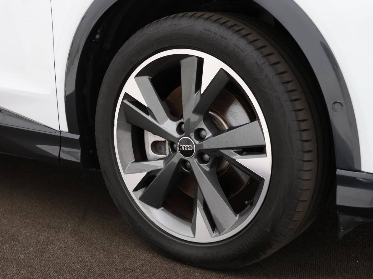 Audi Q4 e-tron Audi Q4 e-tron 40 204pk Launch edition Advanced Plus 77 kWh · SOH 95,9% · Camera · Apple/Android Car Play · Navigatie · Stoelverwarming · Warmtepomp · 20” Inch ·