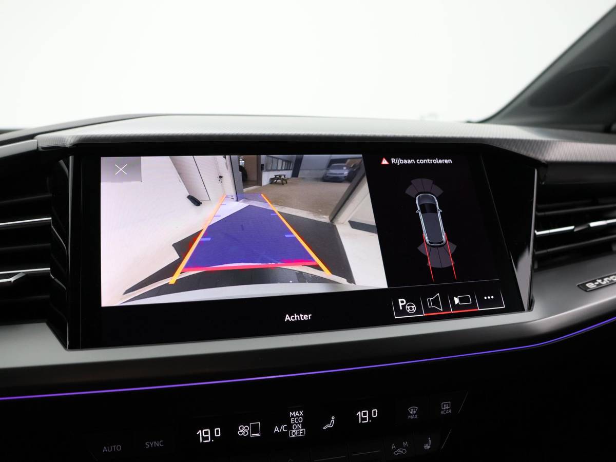 Audi Q4 e-tron Audi Q4 e-tron 40 204pk Launch edition Advanced Plus 77 kWh · SOH 95,9% · Camera · Apple/Android Car Play · Navigatie · Stoelverwarming · Warmtepomp · 20” Inch ·
