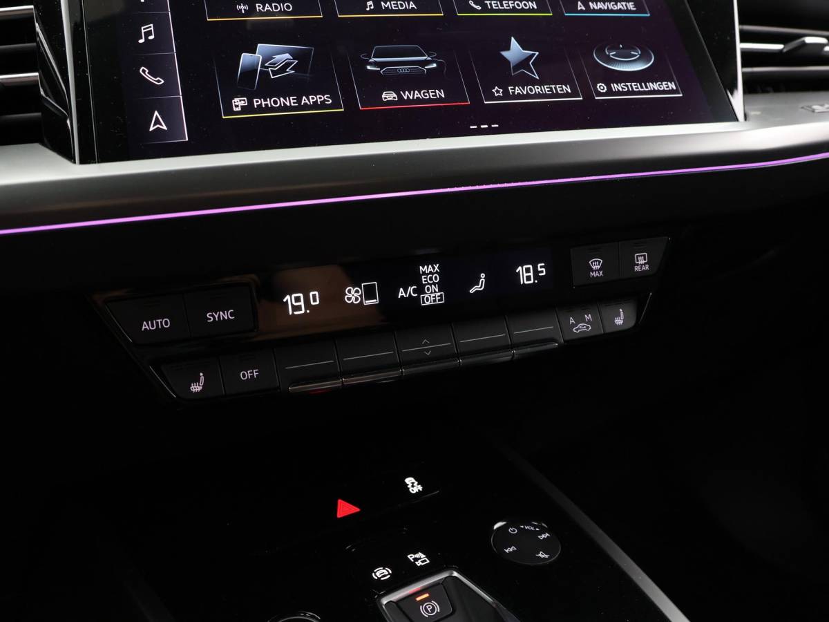 Audi Q4 e-tron Audi Q4 e-tron 40 204pk Launch edition Advanced Plus 77 kWh · SOH 95,9% · Camera · Apple/Android Car Play · Navigatie · Stoelverwarming · Warmtepomp · 20” Inch ·