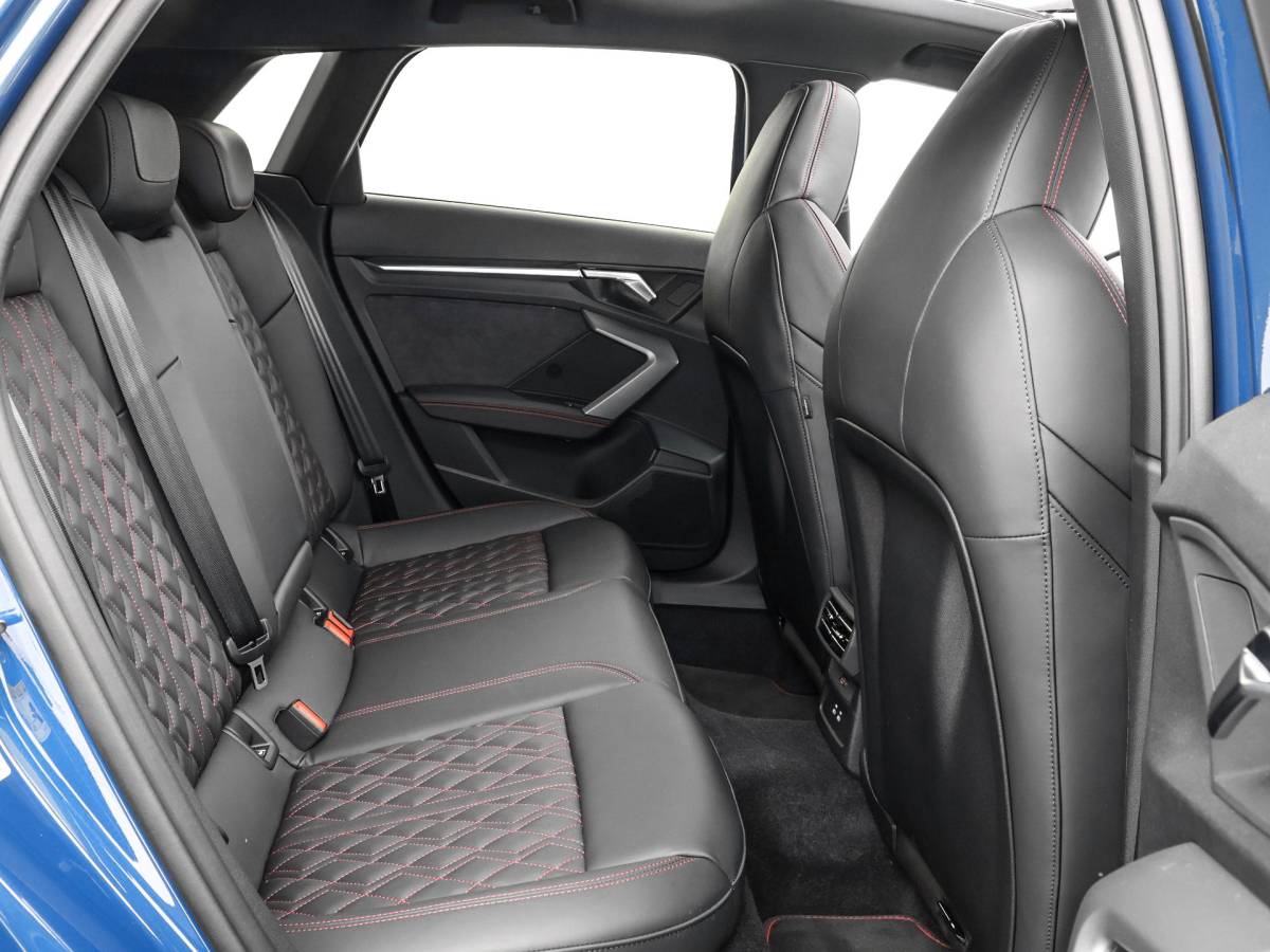 Audi A3 Audi A3 Sportback 1.5 e-hybrid 272pk S-Tronic S edition Competition · Panoramadak · Camera · Leder Nappa · Elek. Bestuurdersstoel · Elek. Achterklep · Garantie t/m 23-10-2030 of 100.000km