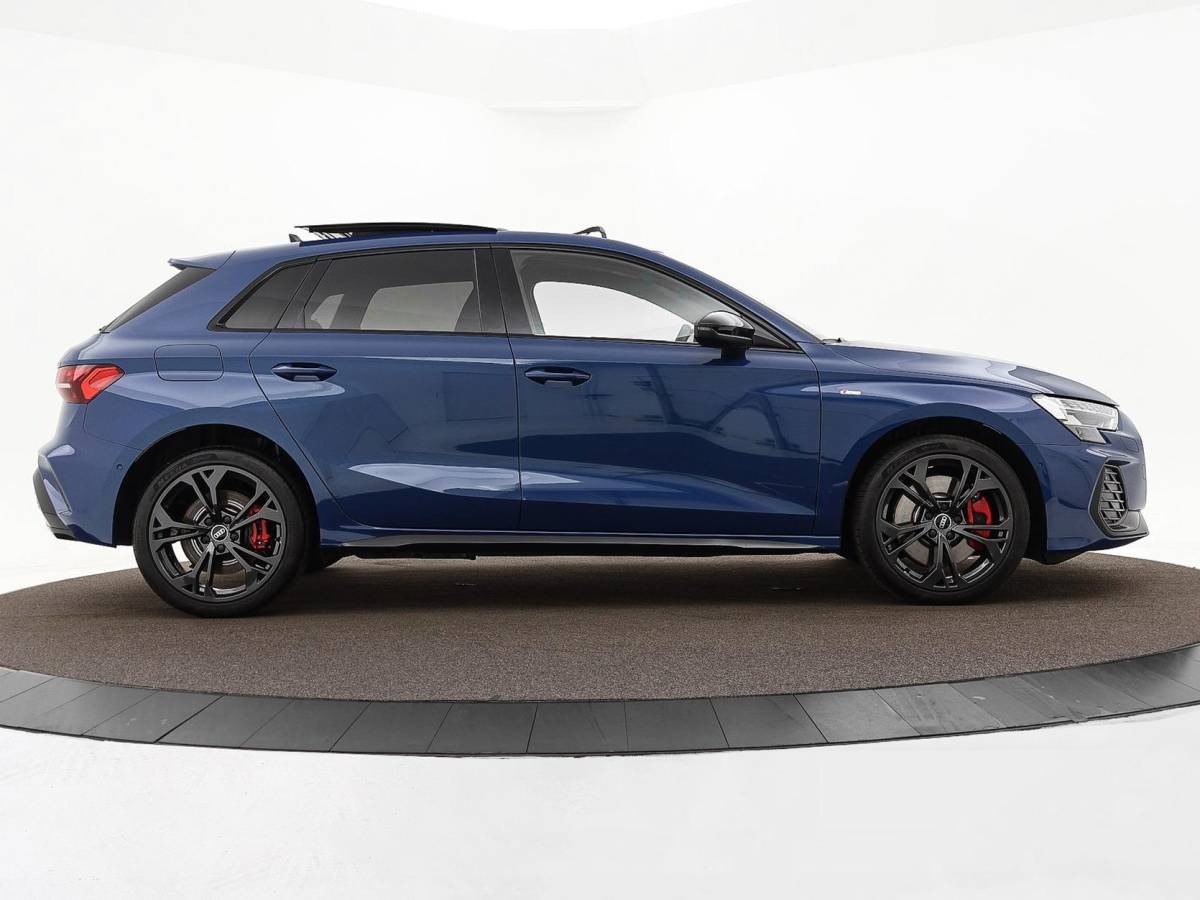 Audi A3 Audi A3 Sportback 1.5 e-hybrid 272pk S-Tronic S edition Competition · Panoramadak · Camera · Leder Nappa · Elek. Bestuurdersstoel · Elek. Achterklep · Garantie t/m 23-10-2030 of 100.000km