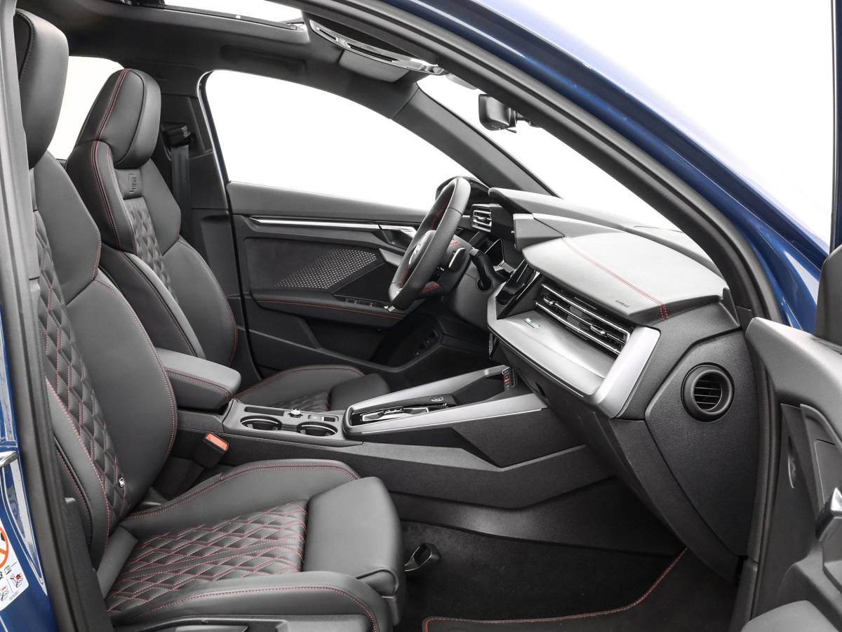 Audi A3 Audi A3 Sportback 1.5 e-hybrid 272pk S-Tronic S edition Competition · Panoramadak · Camera · Leder Nappa · Elek. Bestuurdersstoel · Elek. Achterklep · Garantie t/m 23-10-2030 of 100.000km