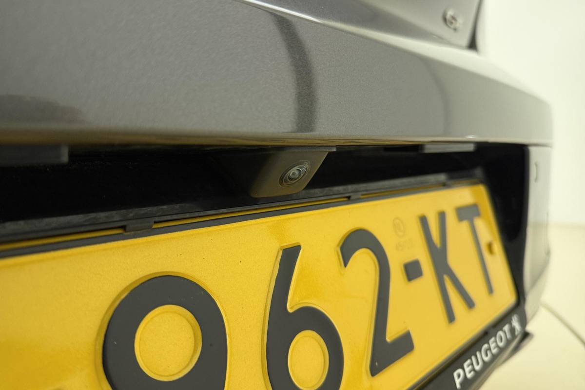 Peugeot 208 Peugeot 208 1.2T 100pk GT 3D-Cockpit l Keyless l | Achteruitrijcamera | LED l Voorstoelen Verwarmd l Apple Carplay & Android Auto 10” l Navigatie l Lichtmetalen Velgen l Parkeersensoren