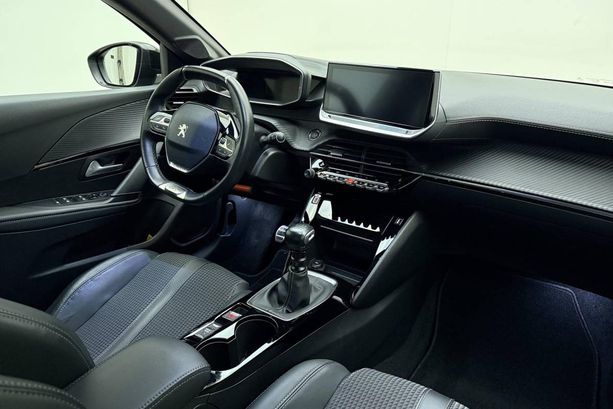 Peugeot 208 Peugeot 208 1.2T 100pk GT 3D-Cockpit l Keyless l | Achteruitrijcamera | LED l Voorstoelen Verwarmd l Apple Carplay & Android Auto 10” l Navigatie l Lichtmetalen Velgen l Parkeersensoren