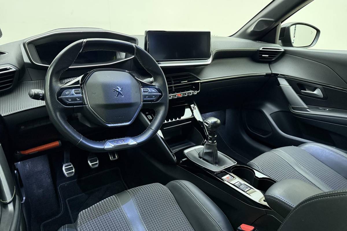 Peugeot 208 Peugeot 208 1.2T 100pk GT 3D-Cockpit l Keyless l | Achteruitrijcamera | LED l Voorstoelen Verwarmd l Apple Carplay & Android Auto 10” l Navigatie l Lichtmetalen Velgen l Parkeersensoren