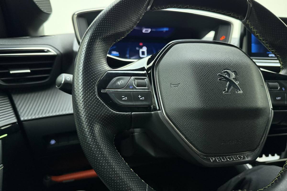 Peugeot 208 Peugeot 208 1.2T 100pk GT 3D-Cockpit l Keyless l | Achteruitrijcamera | LED l Voorstoelen Verwarmd l Apple Carplay & Android Auto 10” l Navigatie l Lichtmetalen Velgen l Parkeersensoren