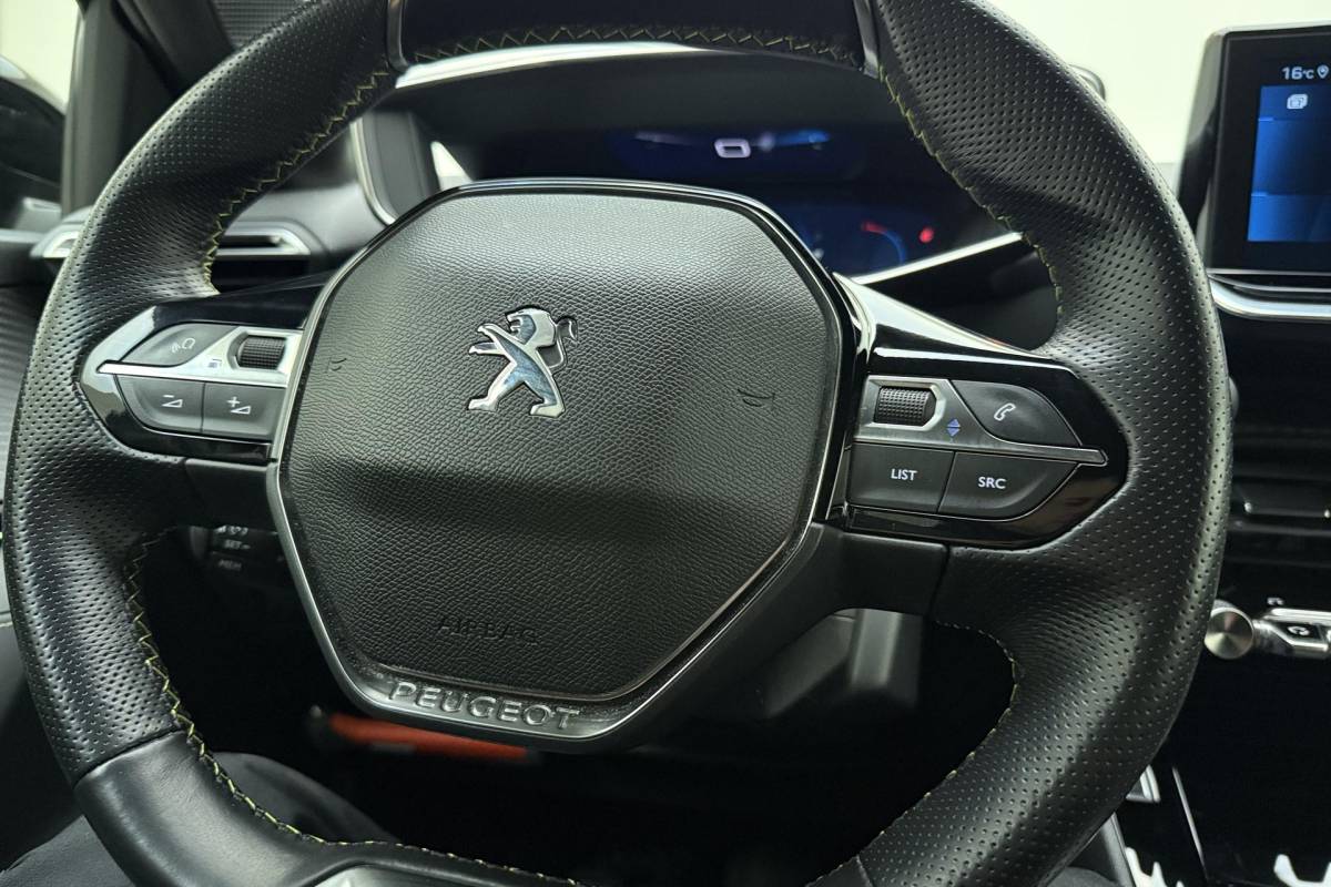 Peugeot 208 Peugeot 208 1.2T 100pk GT 3D-Cockpit l Keyless l | Achteruitrijcamera | LED l Voorstoelen Verwarmd l Apple Carplay & Android Auto 10” l Navigatie l Lichtmetalen Velgen l Parkeersensoren