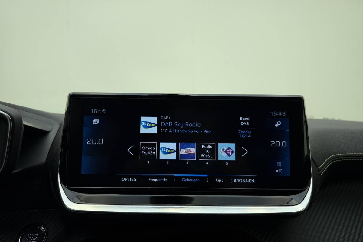 Peugeot 208 Peugeot 208 1.2T 100pk GT 3D-Cockpit l Keyless l | Achteruitrijcamera | LED l Voorstoelen Verwarmd l Apple Carplay & Android Auto 10” l Navigatie l Lichtmetalen Velgen l Parkeersensoren