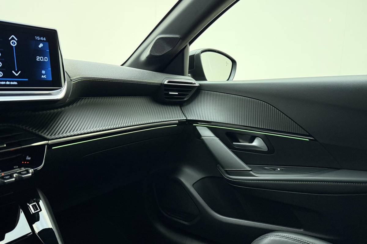 Peugeot 208 Peugeot 208 1.2T 100pk GT 3D-Cockpit l Keyless l | Achteruitrijcamera | LED l Voorstoelen Verwarmd l Apple Carplay & Android Auto 10” l Navigatie l Lichtmetalen Velgen l Parkeersensoren