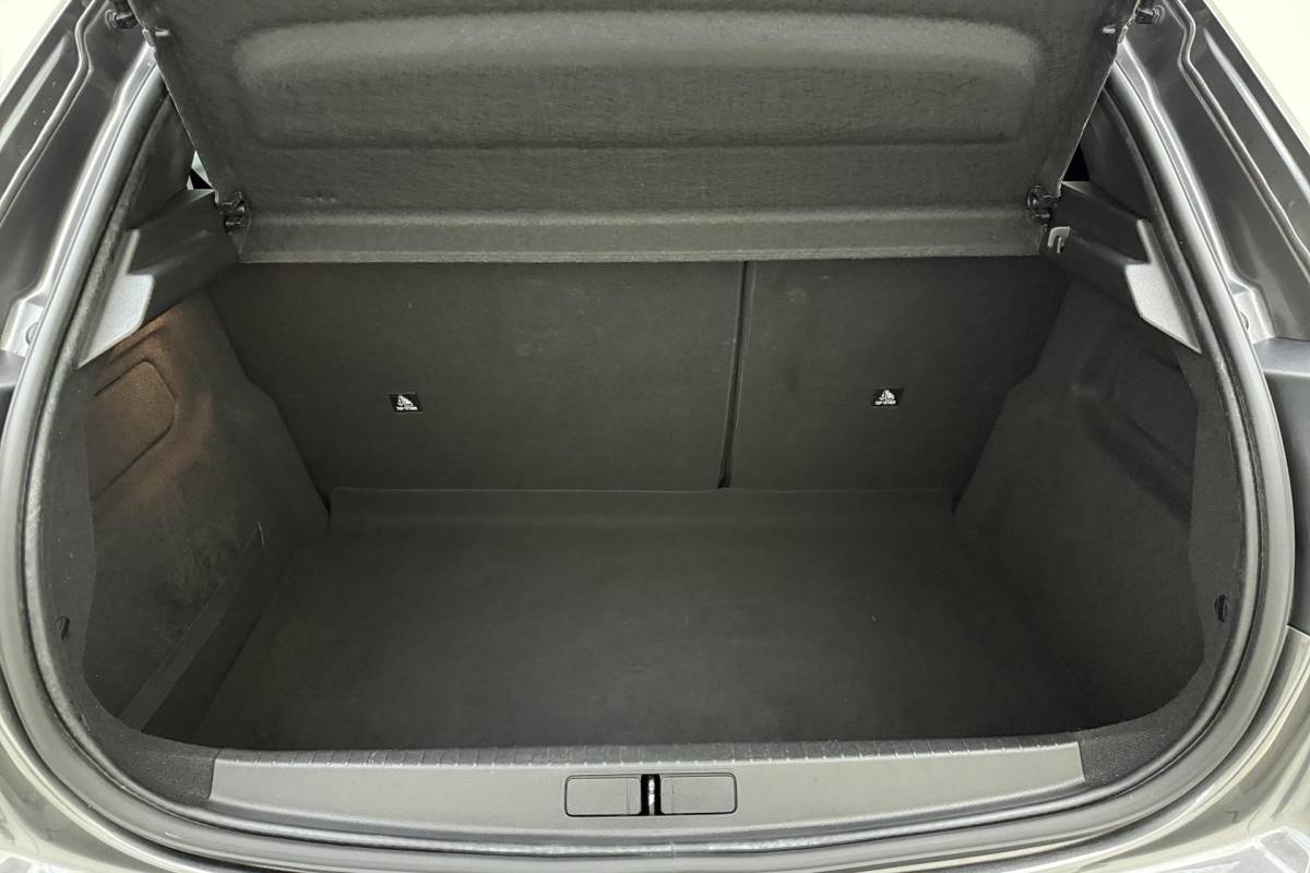 Peugeot 208 Peugeot 208 1.2T 100pk GT 3D-Cockpit l Keyless l | Achteruitrijcamera | LED l Voorstoelen Verwarmd l Apple Carplay & Android Auto 10” l Navigatie l Lichtmetalen Velgen l Parkeersensoren