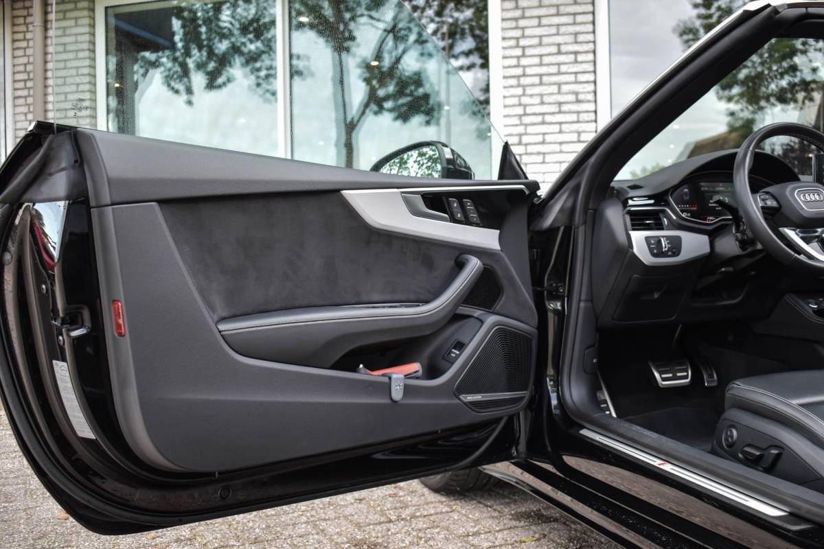 Audi A5 Audi A5 Cabriolet 40 TFSI S edition Leder B&O Elc Stoel Airscarf BTW