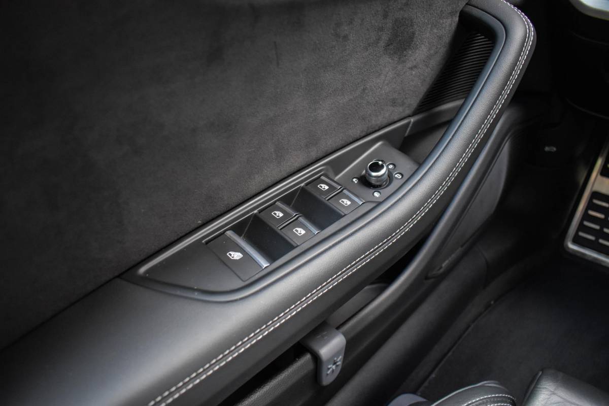 Audi A5 Audi A5 Cabriolet 40 TFSI S edition Leder B&O Elc Stoel Airscarf BTW