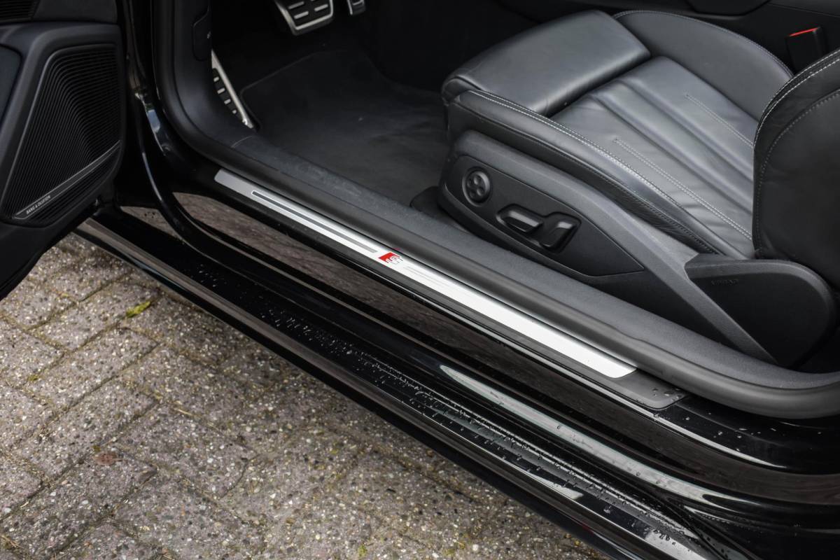 Audi A5 Audi A5 Cabriolet 40 TFSI S edition Leder B&O Elc Stoel Airscarf BTW