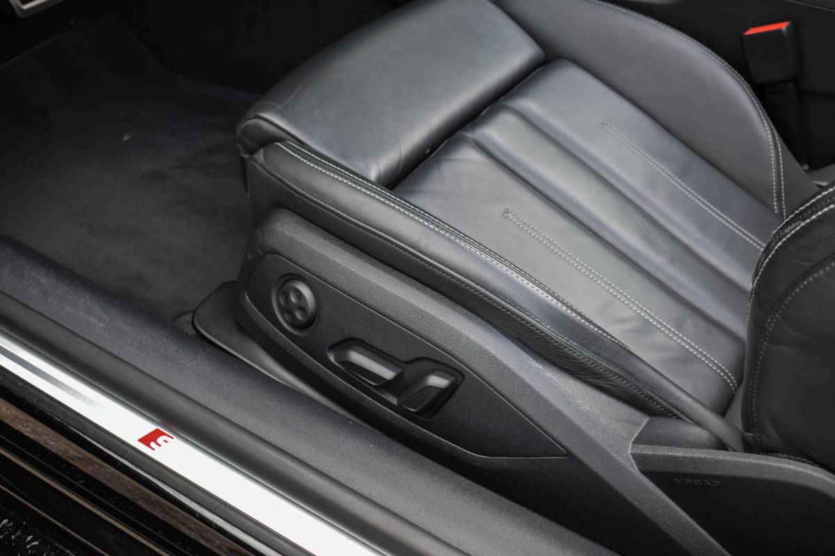 Audi A5 Audi A5 Cabriolet 40 TFSI S edition Leder B&O Elc Stoel Airscarf BTW