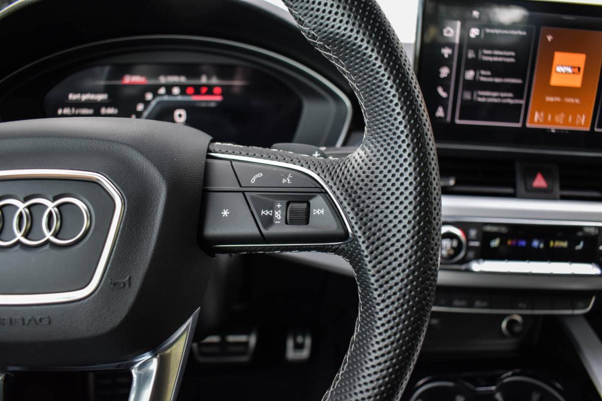 Audi A5 Audi A5 Cabriolet 40 TFSI S edition Leder B&O Elc Stoel Airscarf BTW
