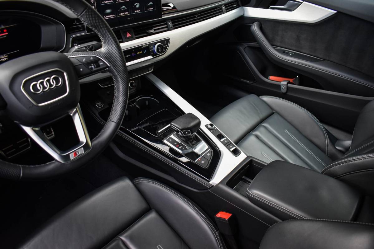 Audi A5 Audi A5 Cabriolet 40 TFSI S edition Leder B&O Elc Stoel Airscarf BTW