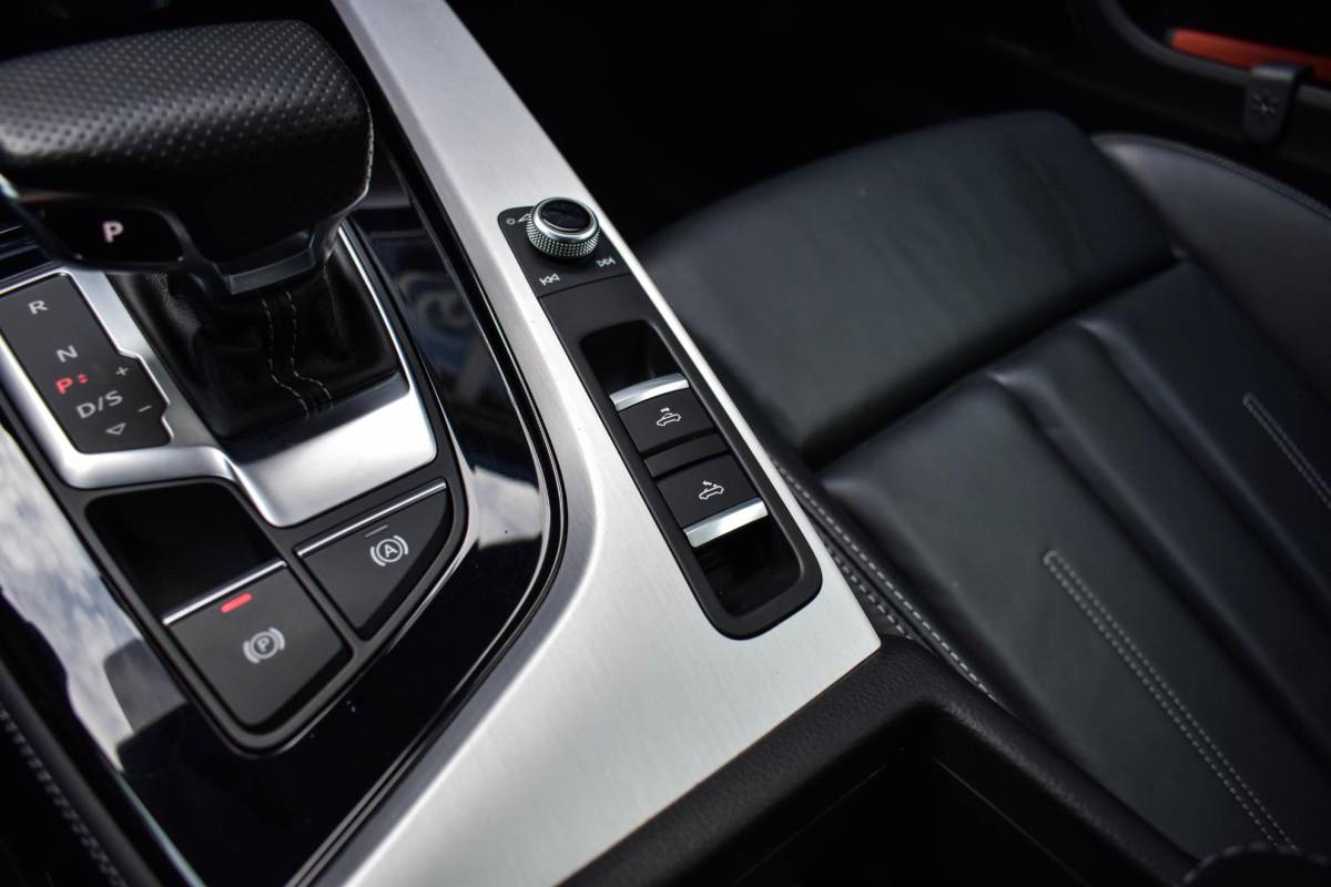 Audi A5 Audi A5 Cabriolet 40 TFSI S edition Leder B&O Elc Stoel Airscarf BTW