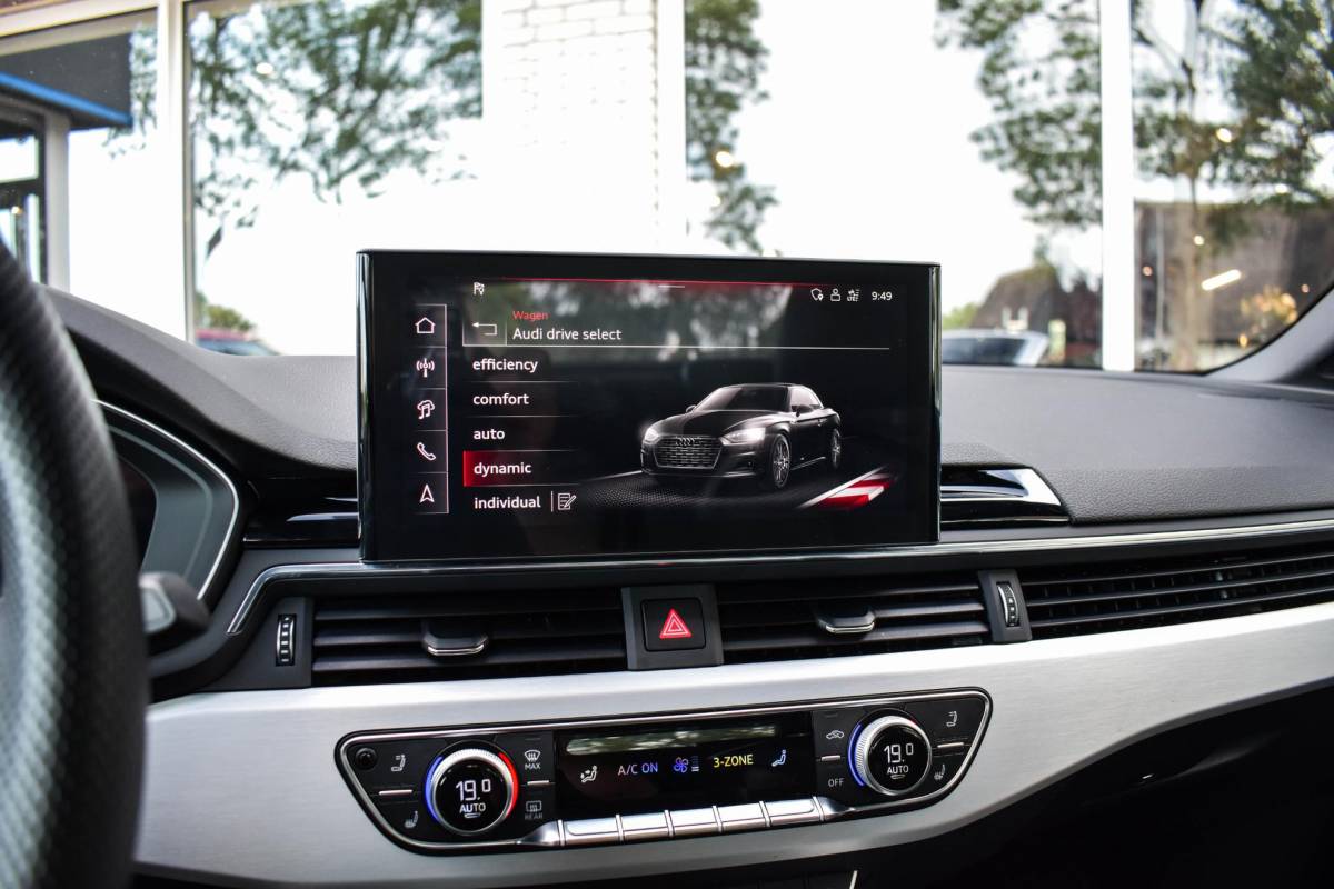 Audi A5 Audi A5 Cabriolet 40 TFSI S edition Leder B&O Elc Stoel Airscarf BTW