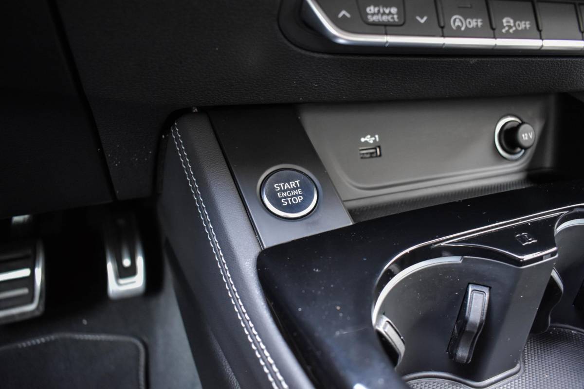Audi A5 Audi A5 Cabriolet 40 TFSI S edition Leder B&O Elc Stoel Airscarf BTW