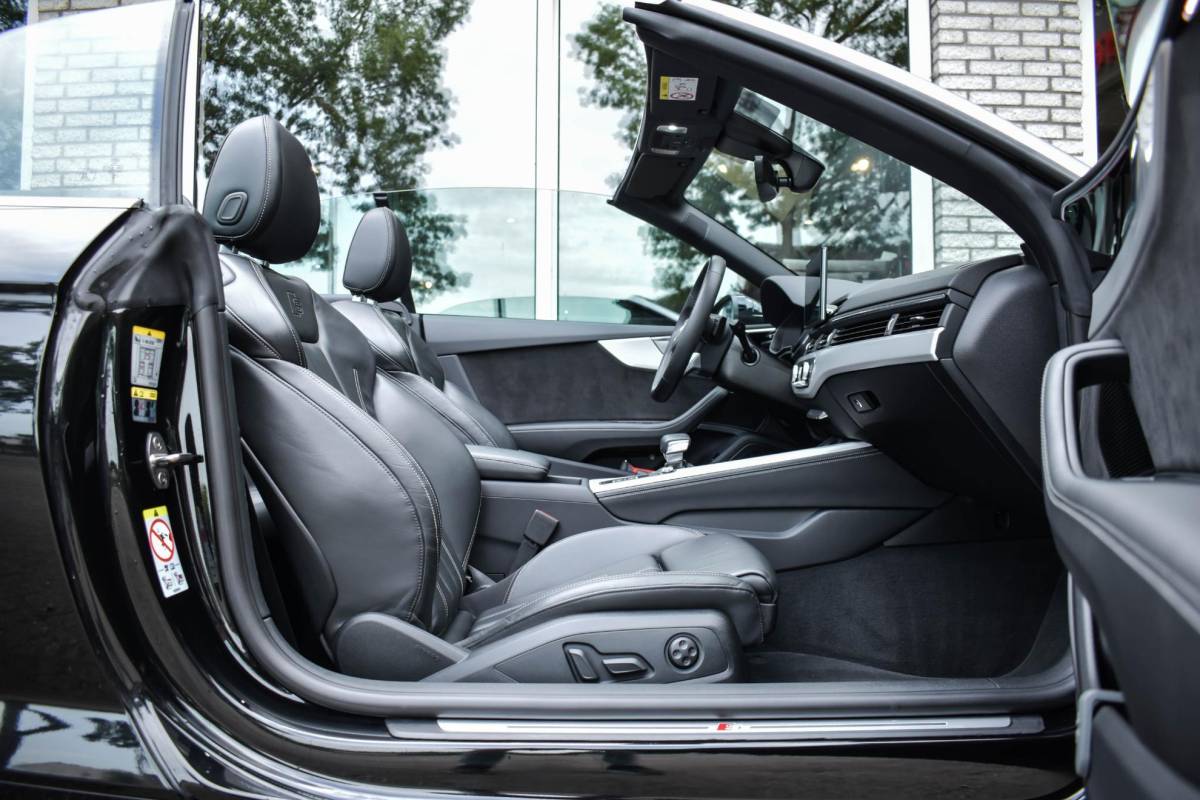 Audi A5 Audi A5 Cabriolet 40 TFSI S edition Leder B&O Elc Stoel Airscarf BTW