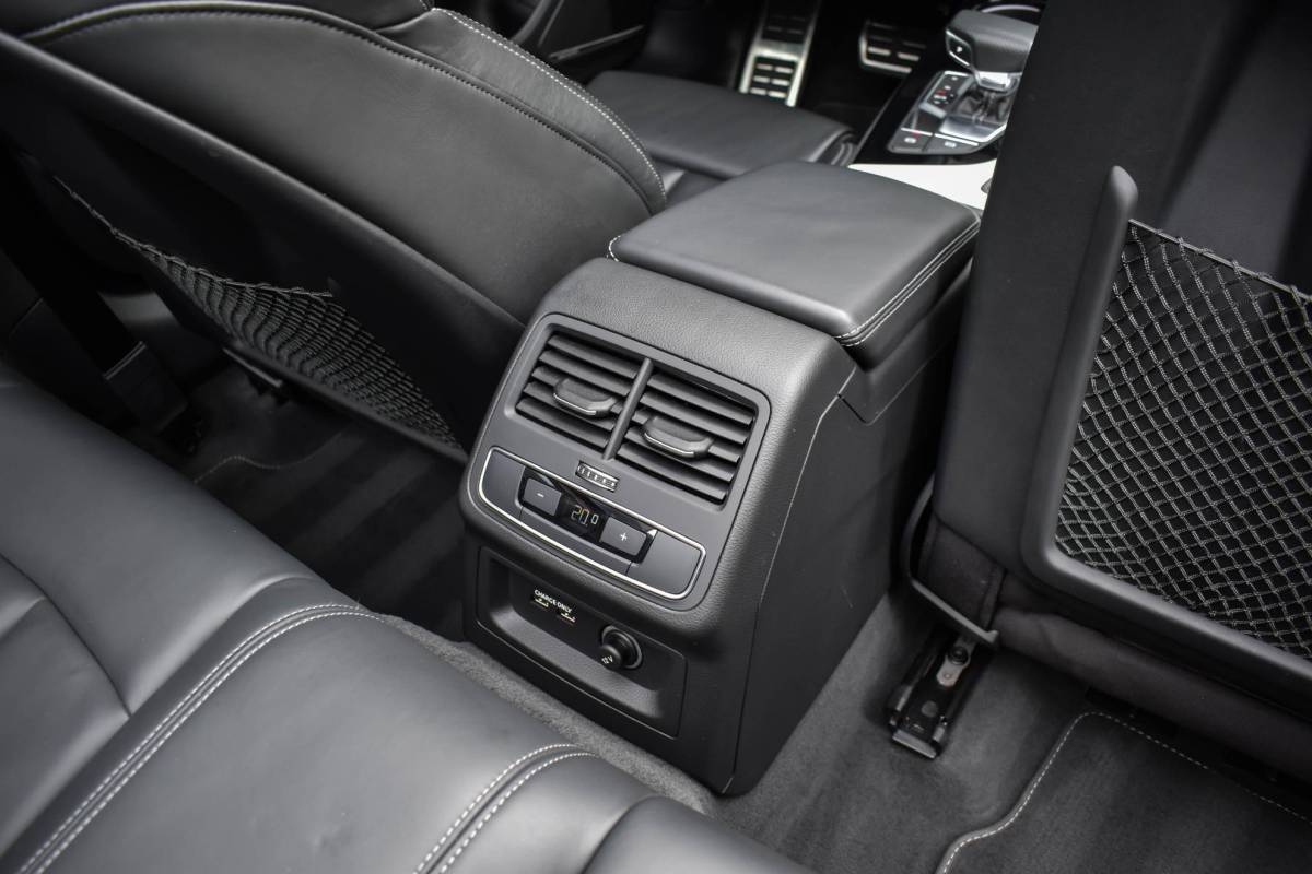 Audi A5 Audi A5 Cabriolet 40 TFSI S edition Leder B&O Elc Stoel Airscarf BTW