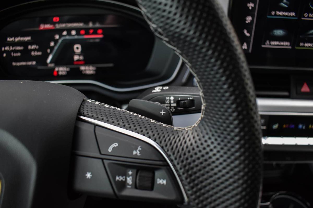 Audi A5 Audi A5 Cabriolet 40 TFSI S edition Leder B&O Elc Stoel Airscarf BTW