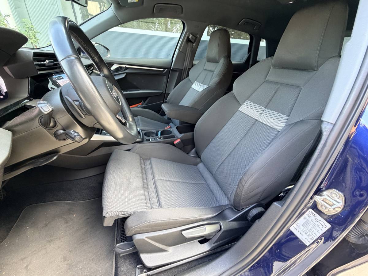 Audi A3 Audi A3 Sportback 30 TFSI Automaat Advanced edition Navigatie Stoelverwarming Sportstoelen Apple Carplay Virtual Cockpit