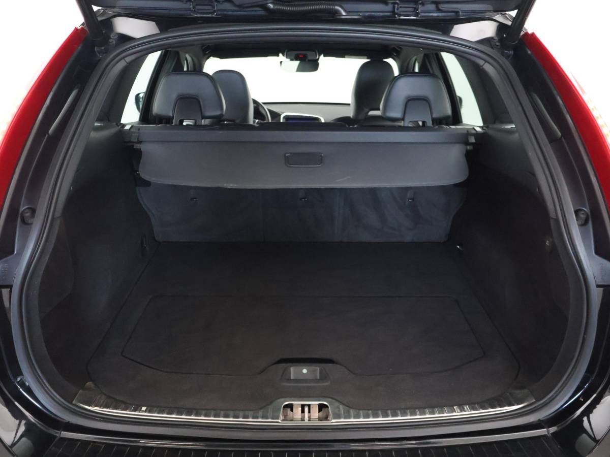 Volvo XC60 Volvo XC60 2.0 T5 245 PK R-DESIGN + LEDER | PANORAMA | AFN. TREKHAAK | 20 INCH LMV | CAMERA | STOEL/STUURVERW.